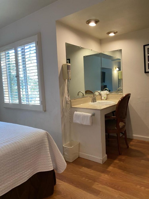 Carmel Resort Inn image 10