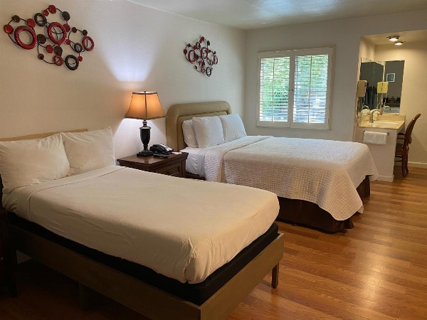Carmel Resort Inn image 6